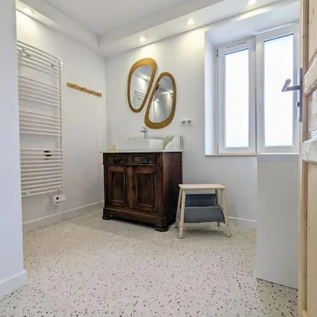 Le Grenier Du Rempart, Au Coeur Du Village Apartment *