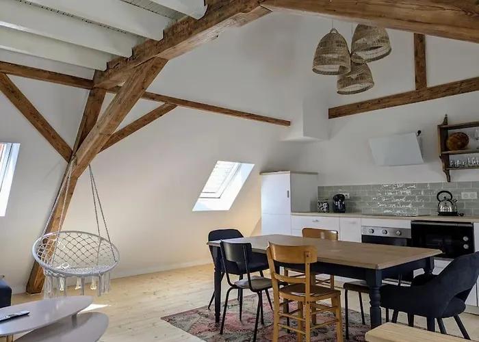Appartement Le Grenier Du Rempart, Au Coeur Du Village *
